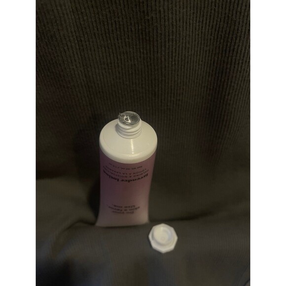 grace and stella moisturizing lavender body lotion - Picture 3 of 3